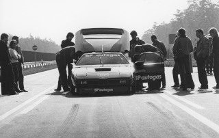 BMW Group Archiv: Preparations - Harald Ertl and his gas-driven BMW M1.
