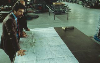 BMW M1 - Production, production meeting with detailed plan 1:1, in front Mr. Raimondi, in the background Dr. Baraldini
