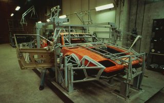 BMW M1 - production, assembling the body segments and fitting them to the vehicle lattice tube frame, bonding and riveting